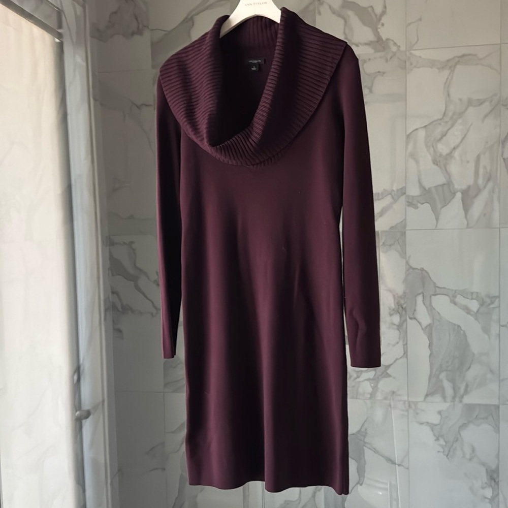 Ann Taylor Sweater Dress, S - Sm, C - Burgundy, Cowl Neck, Form Fitting
